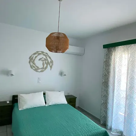 Kapares & Apartment Agia Anna (Naxos)
